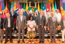 Representantes de la mesa de diálogos de Colombia y el ELN, reunidos en México