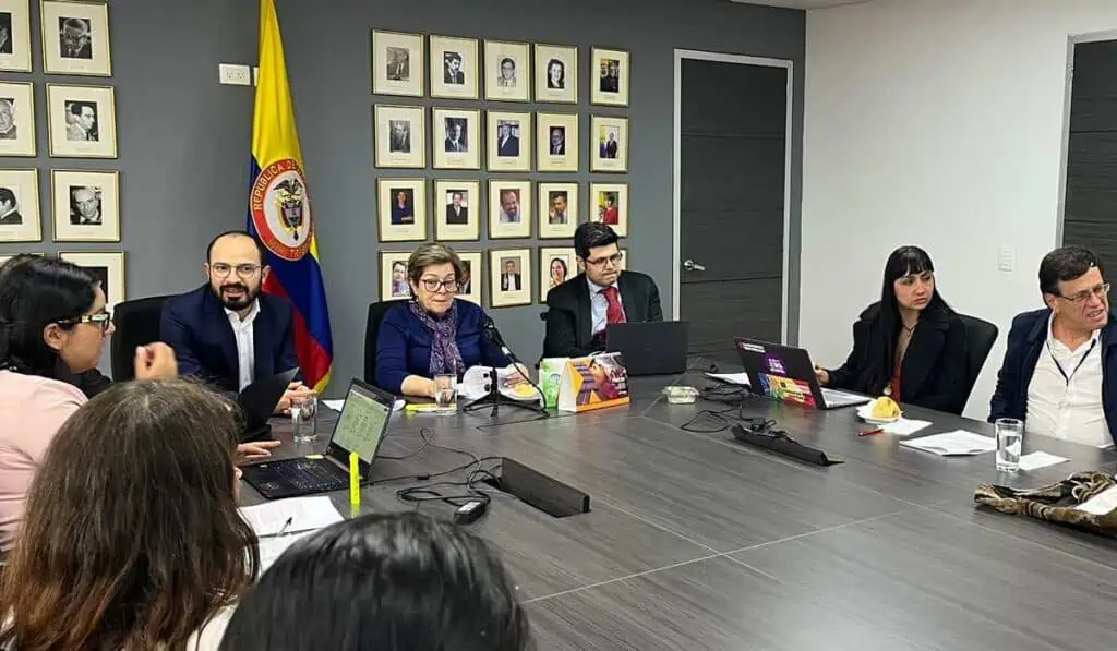 Reforma laboral de Petro se hundió en el Congreso Empezó mesa de concertación de reformas pensional y laboral; no todos conocen los borradores