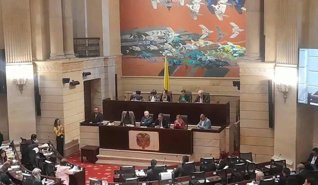 Los polémicos artículos del Plan de Desarrollo de Petro que llegan a votación Las comisiones económicas del Congreso de Colombia aprobaron 64 artículos sin proposiciones del Plan Nacional de Desarrollo (PND).