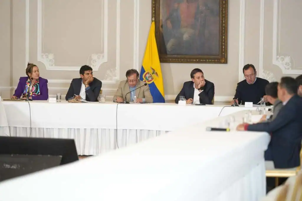 Así quedarían las EPS en Colombia con la reforma a la salud de Petro Partidos políticos hablaron de la reforma a la salud en Colombia