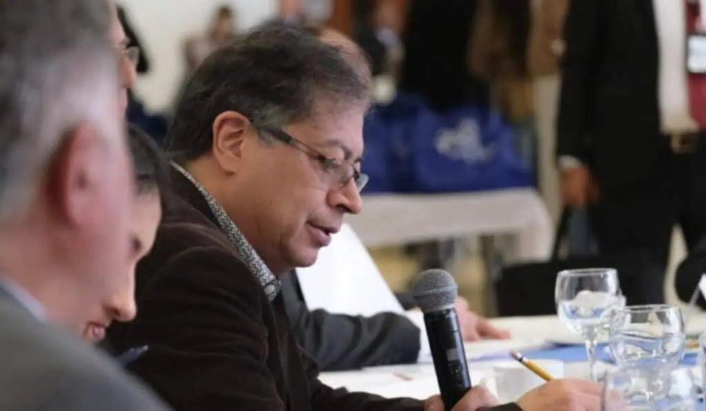 ¿Por qué les preocupa a expertos las grandes reformas de Petro? Presidente Gustavo Petro habla ante sus ministros