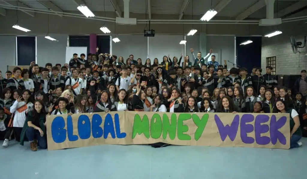 Porvenir llevó ‘El futuro es ahorra’ a colegios públicos y privados en el país Porvenir llevó ‘El futuro es ahorra’ a colegios públicos y privados en el país