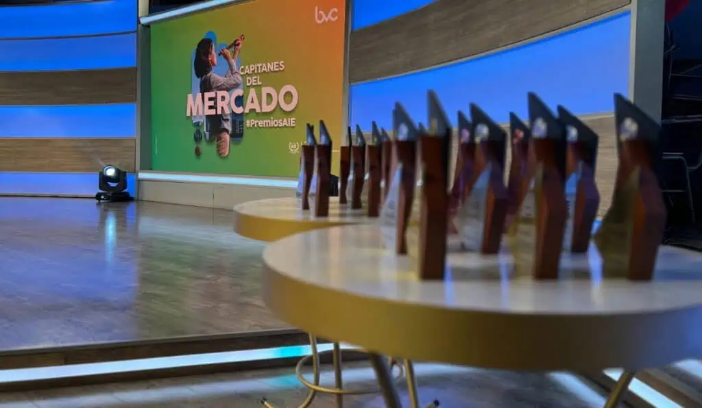 Así será la 12° edición los Premios AIE, que reconoce a las áreas de investigaciones económicas en Colombia Premio AIE bvc
