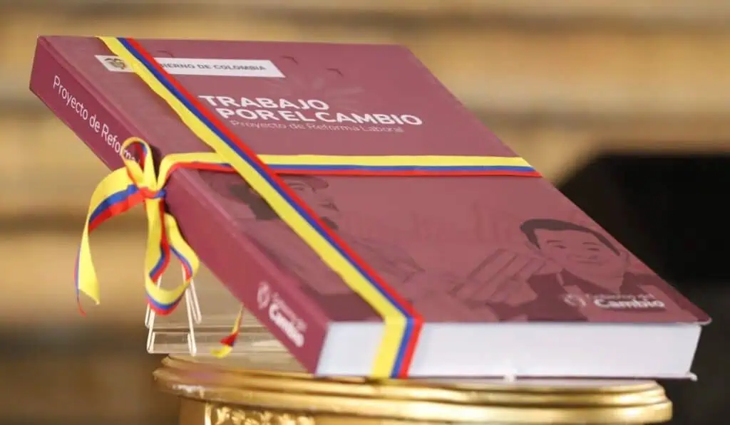 Reforma laboral: Gobierno Petro confirma que se radicará nuevamente a finales de agosto Reforma laboral será radicada de nuevo en próximas semanas.