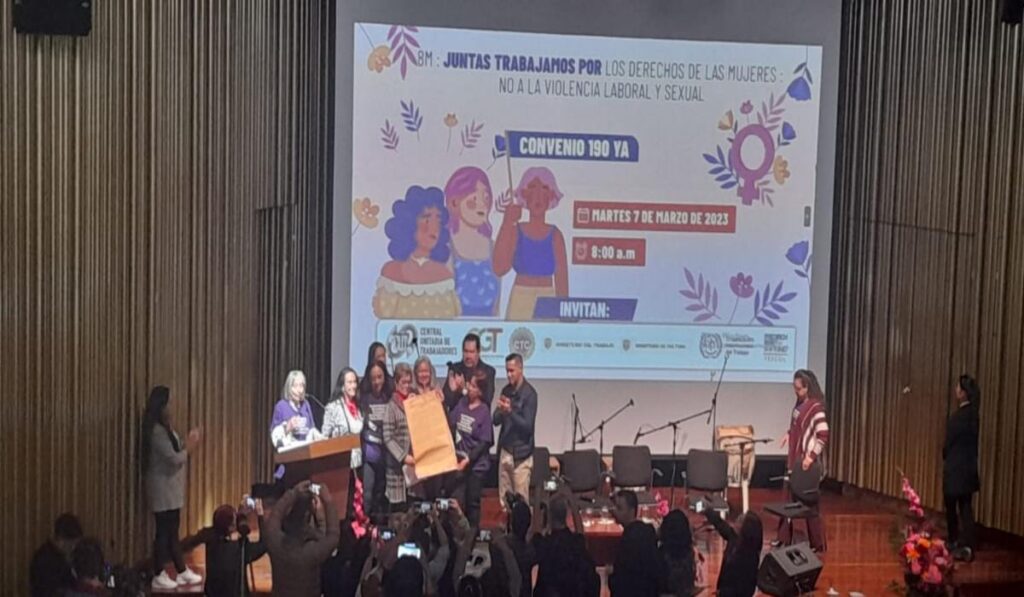 Reforma pensional: Gobierno daría aportes a pensión a mujeres por criar hijos