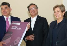 Gregorio Eljach, Gustavo Petro y Gloria Inés Ramírez en la radicación de la reforma pensional del Gobierno ante el Congreso