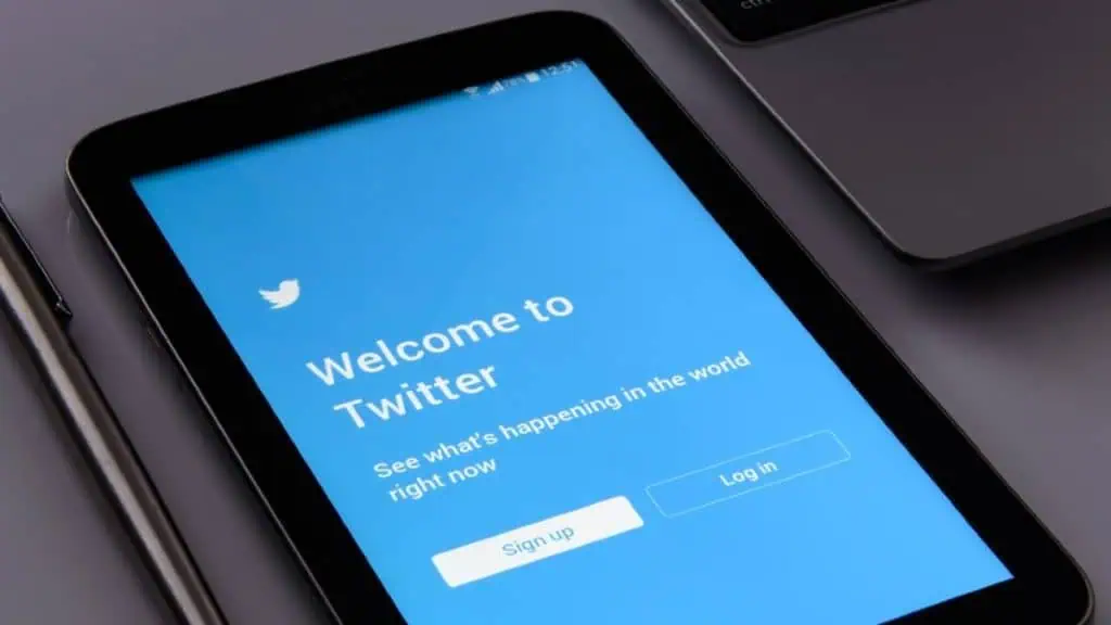Elon Musk dice que Twitter ahora vale US$20.000 millones, la mitad del valor por la que la compró Twitter