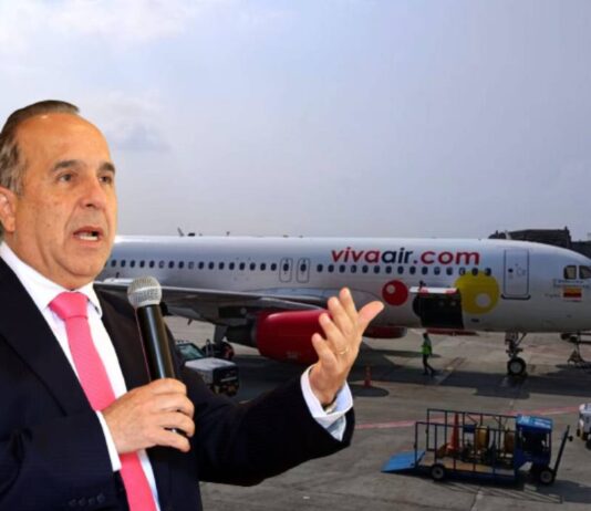 Ministro de Transporte Guillermo Reyes y Viva Air