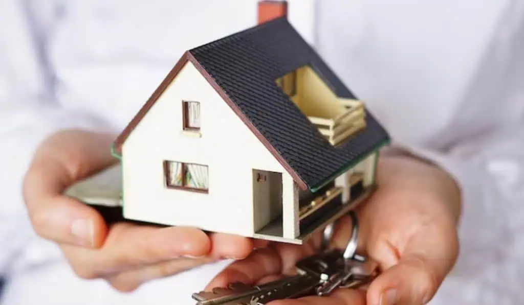 Si va a adquirir vivienda en Colombia asegúrese de estar al día en estos aspectos La prima es vista como un dinero extra para salir de deudas, pero se puede invertir en vivienda.