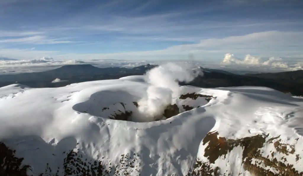Volcán del Nevado del Ruiz: autoridades ven probable erupción en días Volcán Nevado del Ruiz: hay alerta de erupción