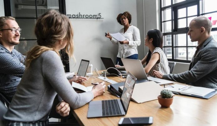 Mujeres en juntas directivas