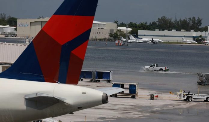 Aeropuerto de Fort Lauderdale (Florida) reinició operaciones comerciales tras inundaciones por lluvi