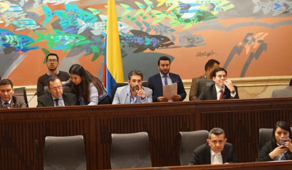 La mesa directiva de la Comisión Séptima de la Cámara, encabezada por Agmeth Escaf (centro), canceló del debate de la reforma a la salud. Foto: Cámara de Representantes.