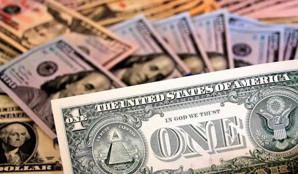 Remesas a Colombia en abril llegaron a la cifra más alta en la historia; se vendría récord anual Billetes de dólares