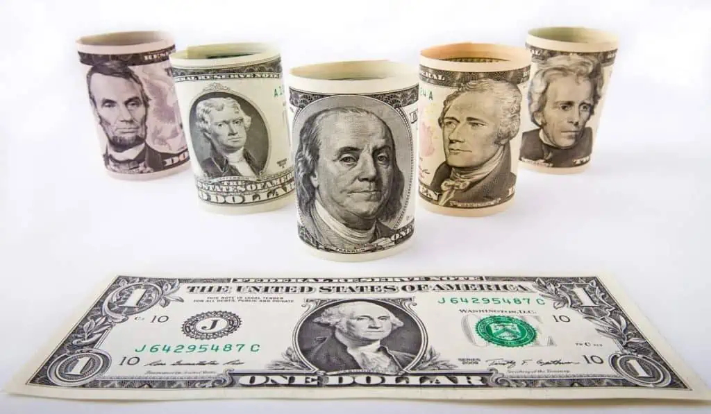 Dólar Colombia 20 de abril: terminó la jornada a la baja, pero se mantuvo por encima de $4.500 Dólar en Colombia cerró a la baja este jueves.