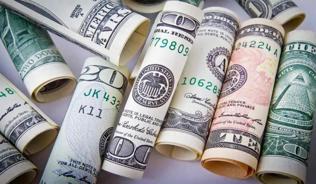 Dólar en Colombia empieza mayo al alza y supera los $4.700 Dólar en Colombia abrió al alza.