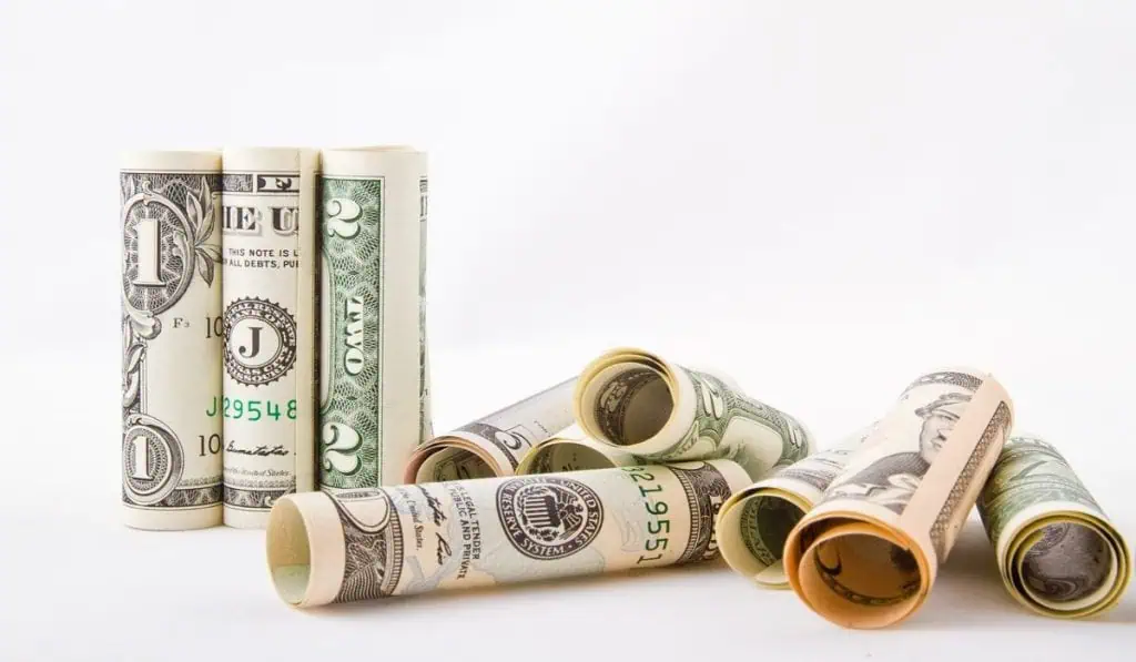 ¿Se puede invertir en dólares digitales para protegerse de la inflación? Dólar terminó por encima de los 4.600 pesos.