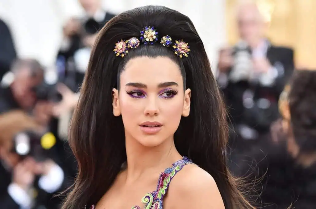 El precio de la exclusividad: ¿Cuánto cuesta asistir a la Met Gala? Dua Lipa Met Gala 2023
