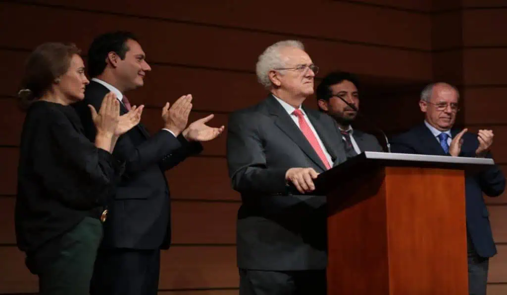 ¿Qué implica que dos miembros del Banco de la República votaran por reducir tasas? ExminHacienda habló sobre la decisión de mantener las tasas de interés.