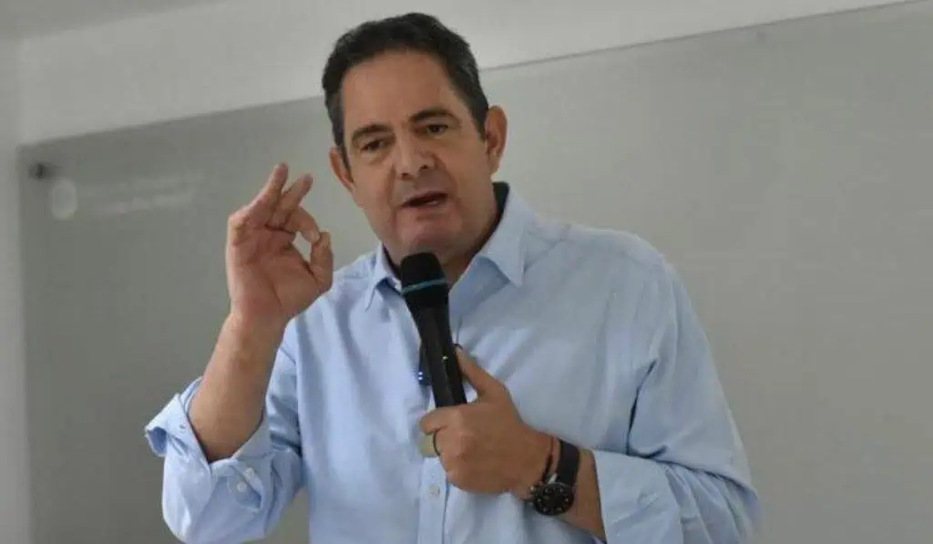 La movida de Germán Vargas Lleras para atajar la reforma a la salud de Petro Exvicepresidente Germán Vargas Lleras en un evento de Cambio Radical