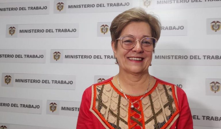 Gloria Inés Ramírez, ministra de Trabajo, presentó a periodistas detalles de las reformas laboral y pensional