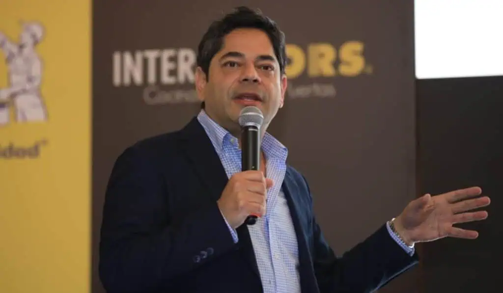 Gobierno Petro niega crisis en la construcción, pese a dura caída en ventas de vivienda Guillermo Herrera, presidente de Camacol, en su intervención ante Asamblea del gremio en Antioquia