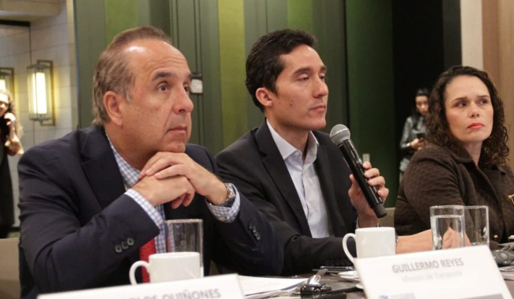 Guillermo Reyes, Luis Fernando Mejía y María Constanza García durante evento de la CCI y Fedesarrollo