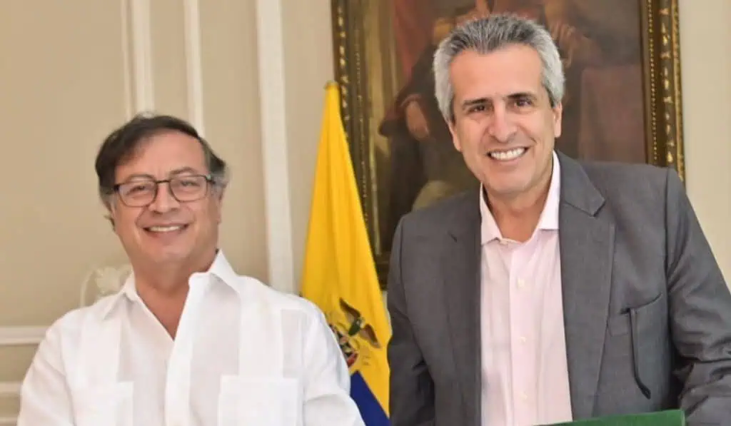 Confirmado: ministro del Interior, Luis Fernando Velasco, sale del Gobierno Petro Gustavo Petro, presidente de Colombia y Luis Fernando Velasco, ministro del Interior