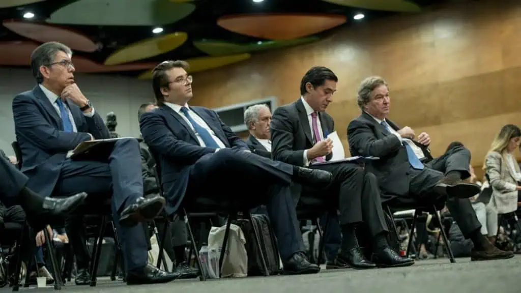 El paso a paso de la 'súper asamblea' de Sura que frenó a Gilinski por el control del GEA Intervenciones súper asamblea de Sura