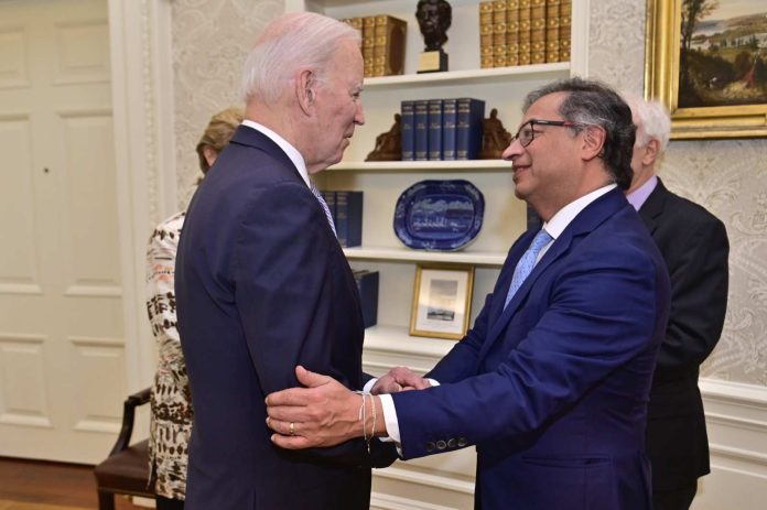 El presidente de EE. UU. Joe Biden apoyó la propuesta de su homólogo de Colombia Gustavo Petro de intercambio de deuda por acción climática. El presidente de EE. UU. Joe Biden apoyó la propuesta de su homólogo de Colombia Gustavo Petro de intercambio de deuda por acción climática.