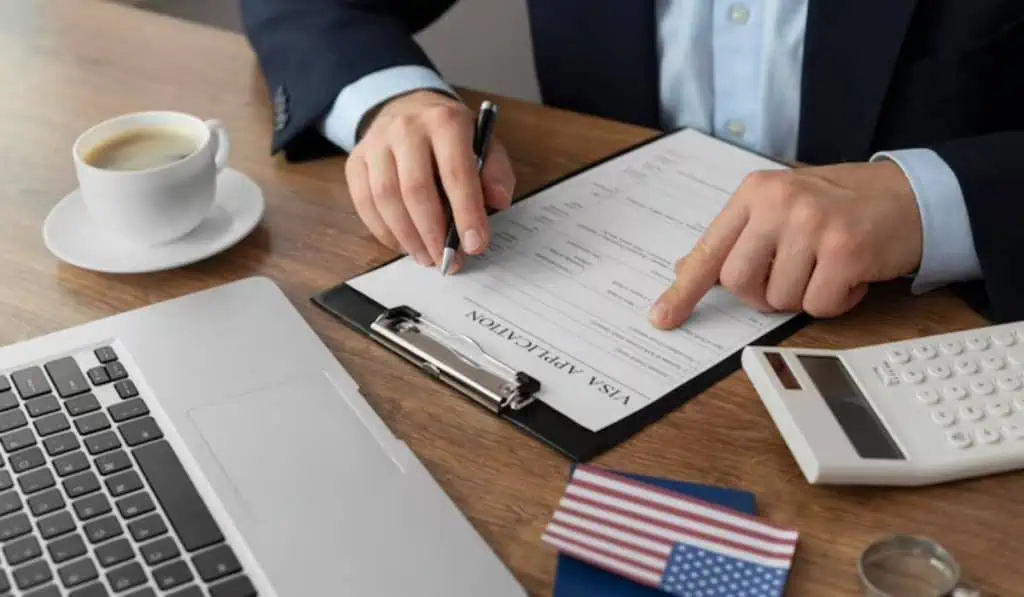 E-verify: si le interesa migrar a Florida aprenda sobre este programa y su impacto económico Migrar a Estados Unidos