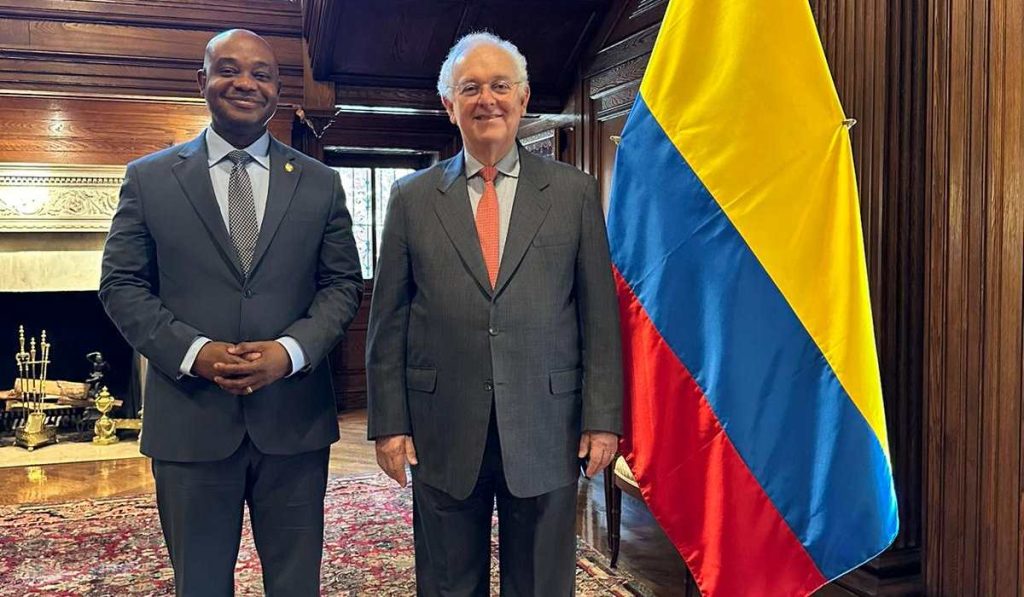 Ministro de Hacienda en Washington