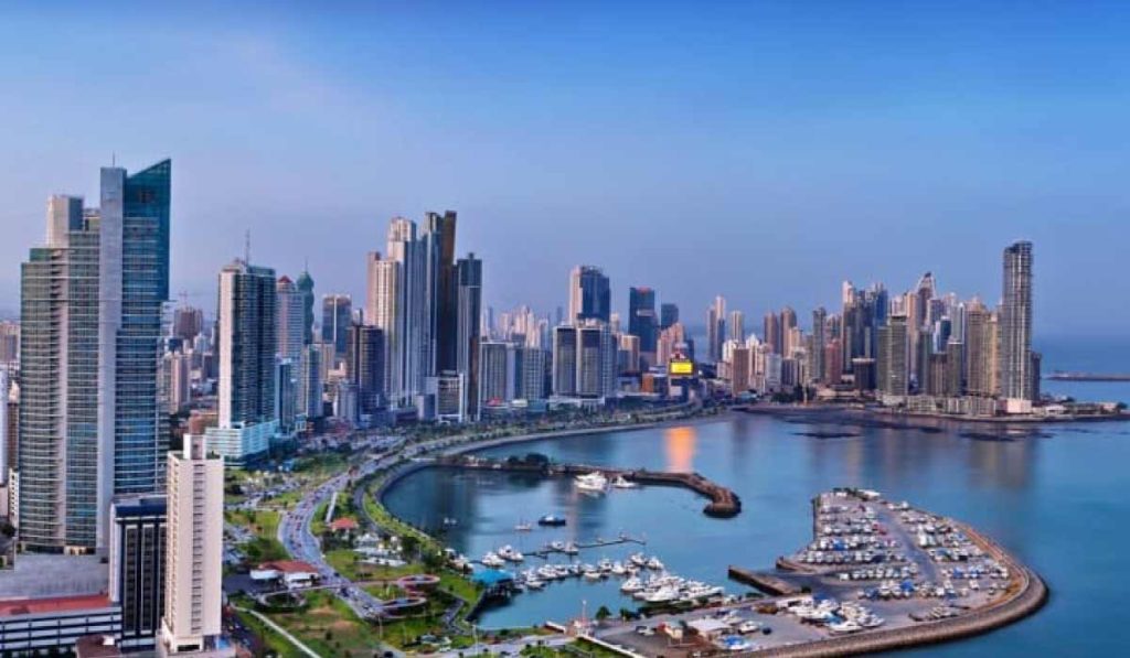 Considere a Panamá para invertir en vivienda.