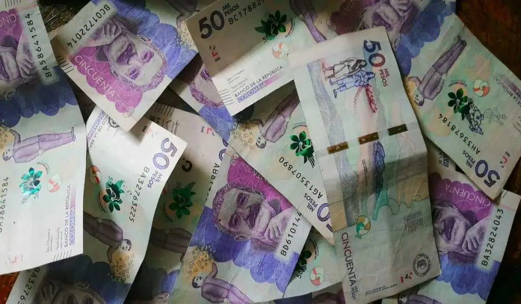 El peso colombiano es la moneda más revaluada de Latinoamérica El peso colombiano es la moneda más revaluada de Latinoamérica.