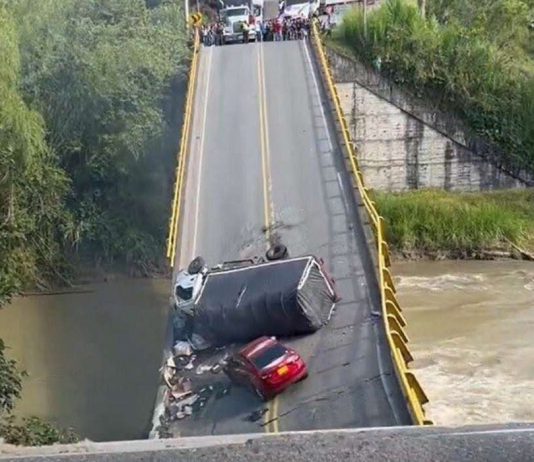 Puente La Vieja en la vía entre Valle del Cauca