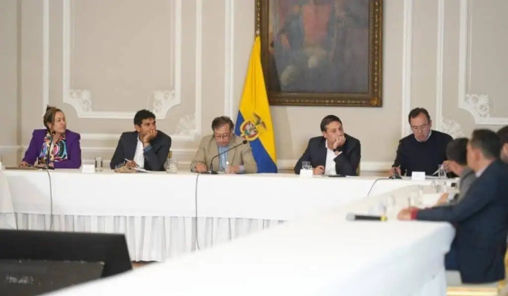 Petro pide renuncia a seis viceministros en medio de debate de reforma a la salud Reforma a la salud en Colombia