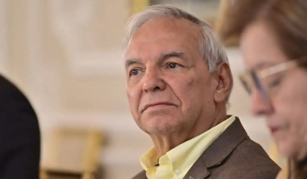 Gobierno Petro revisará impuestos a gasolina y tarifas en zonas de frontera Ricardo Bonilla en una reunión en Casa de Nariño
