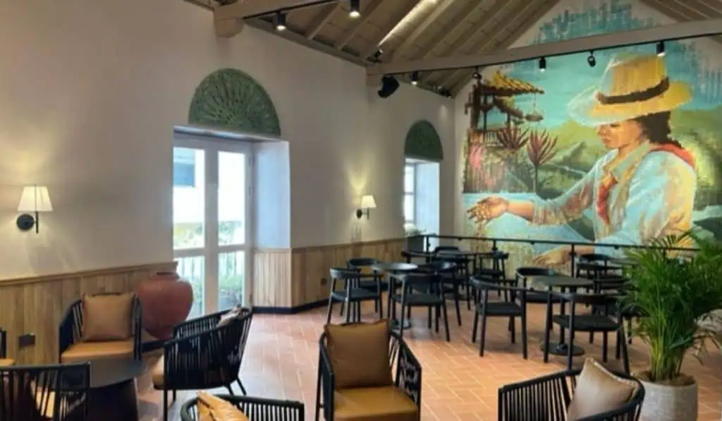 Starbucks abre tienda en Calle Badillo y llega a su quinta sede en Cartagena Starbucks Calle Badillo Cartagena.