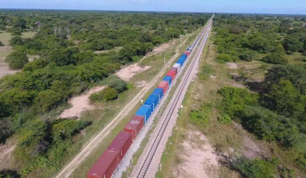 Se define el futuro del primer ferrocarril de Petro: así están las apuestas para la billonaria licitación Tren recorriendo la ruta La Dorada - Chiriguaná