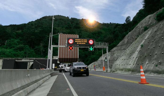 Entrada al túnel de Oriente en Medellín