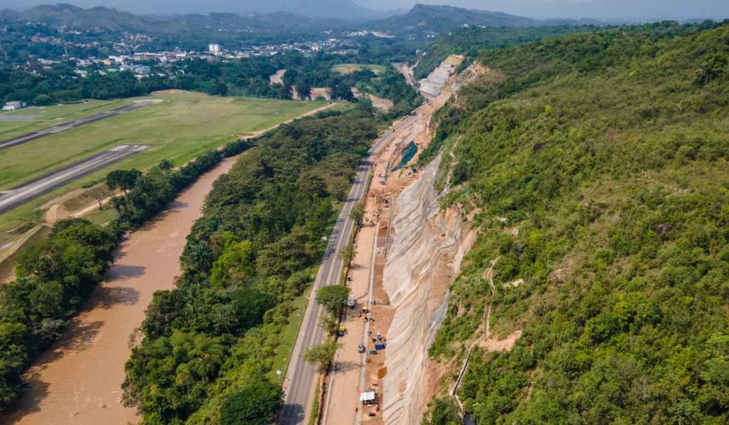 Vía Bogotá Girardot en el sector de la variante de Melgar