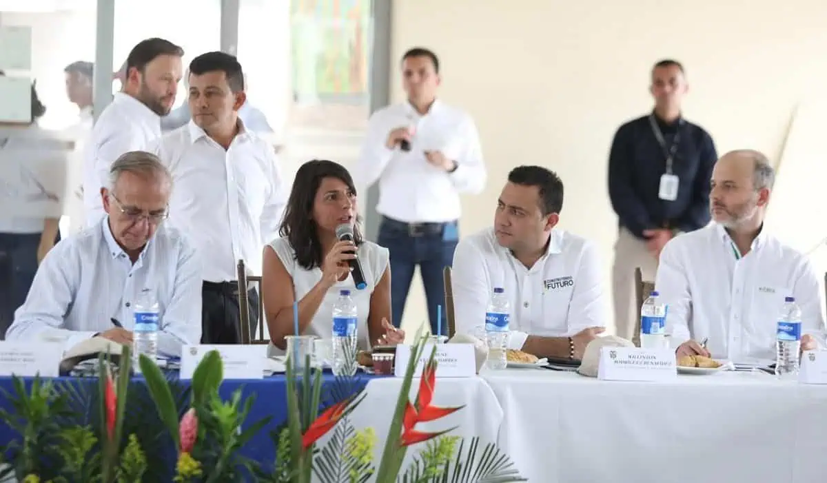 Reanuda industria petrolera en Arauca: perdió 1,2 millones de barriles de petróleo Industria petrolera en Arauca reanuda actividades