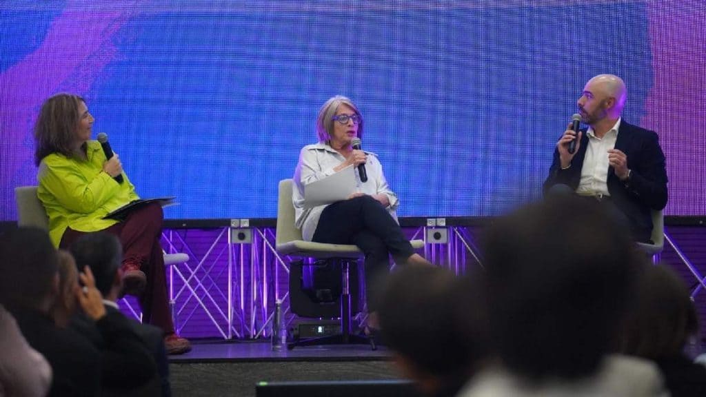mensaje de Cecilia López a Irene Vélez - foro perspectivas económicas 2023