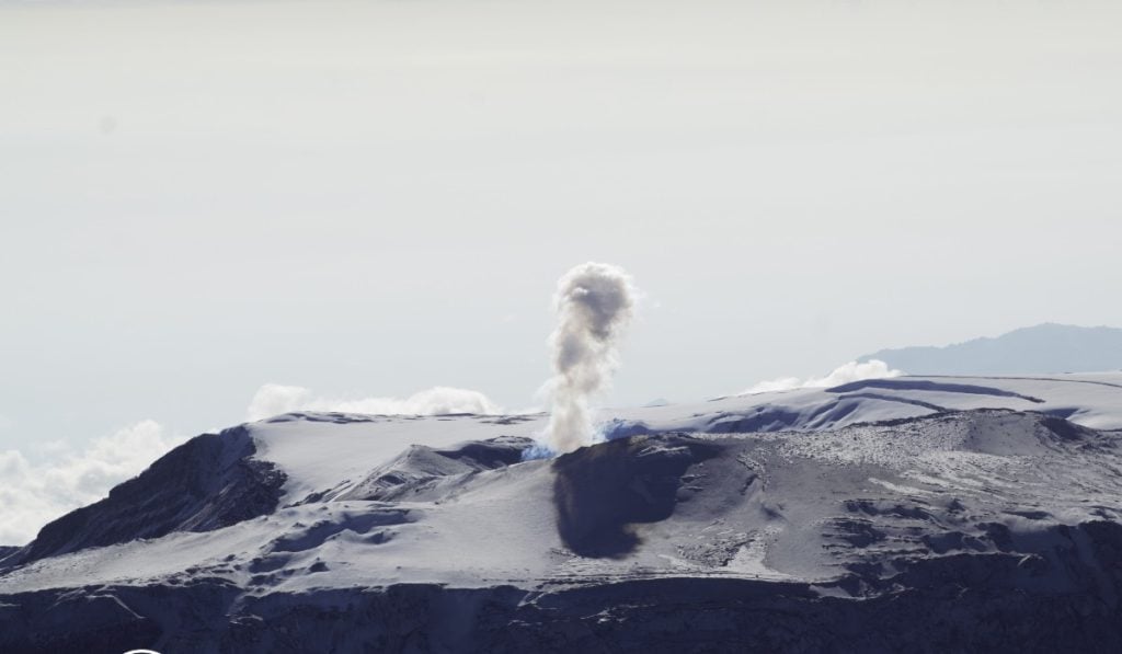 Volcán Nevado del Ruiz se encuentra en alerta naranja.