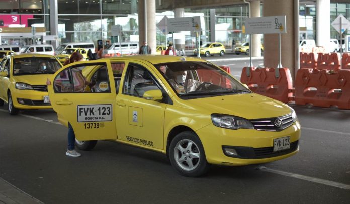 taxi-taxistas-aeropuerto Secretaría de Movilidad responde a amenaza de paro de taxistas
