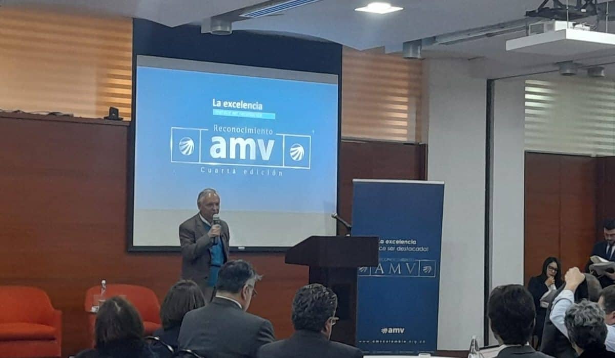 Adición presupuestal Ricardo Bonilla, minHacienda, dijo que la adición presupuestal de 2023 bajará a $14,7 billones, casi la mitad de lo previsto