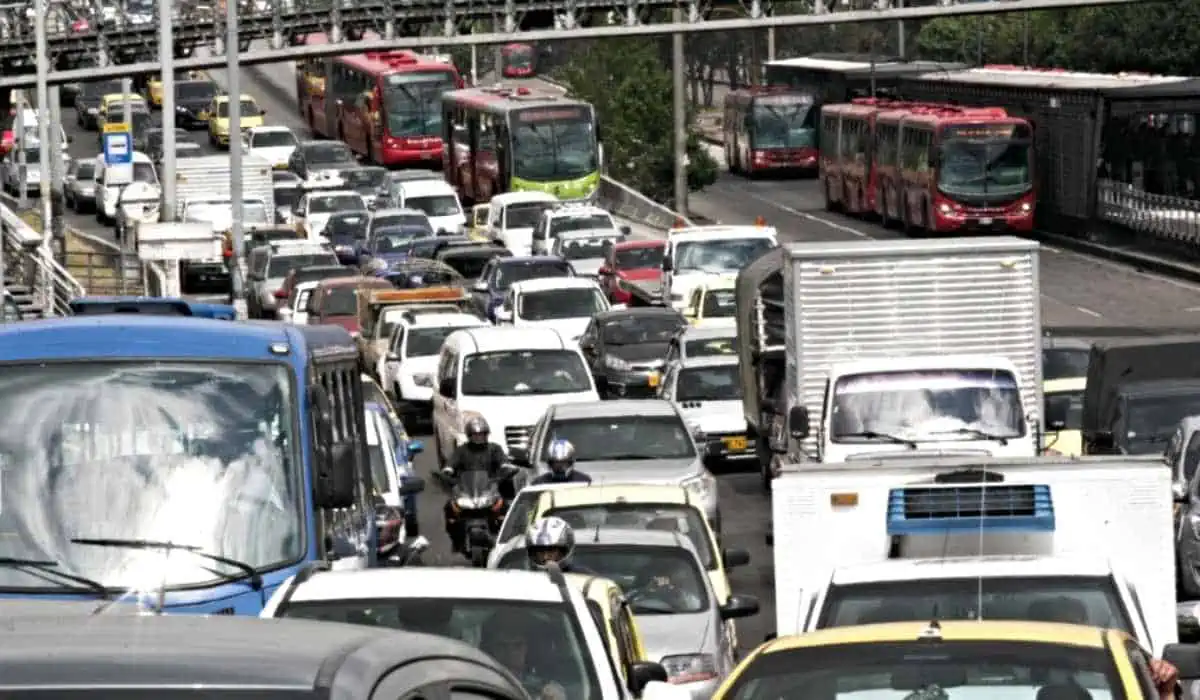 Home - Valora Analitik Con cambios en límites de velocidad propuestos por el MinTransporte, Bogotá podría reportar más horas de tráfico.