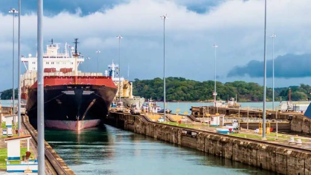 Sequía lleva al Canal de Panamá a reducir el tráfico diario de embarcaciones Canal de Panamá, impacto de la sequía en el transporte de carga