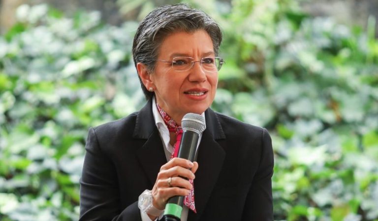 Claudia López, alcaldesa de Bogotá, durante un evento de la línea 2 del metro de Bogotá