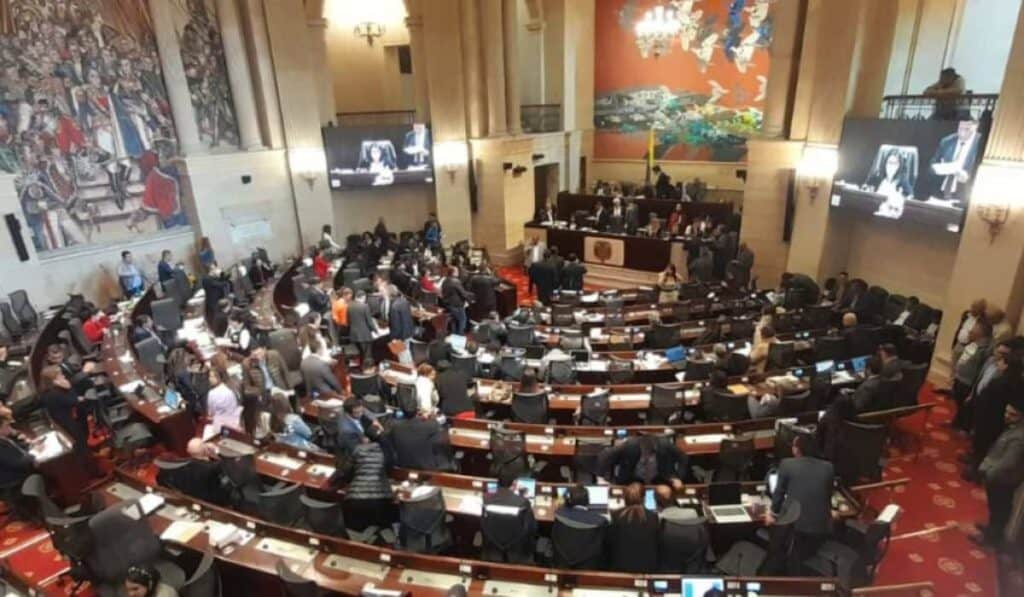 Panorámica de uno de los salones principales del Congreso de la República